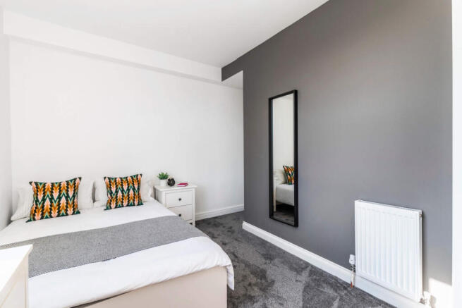 6 bed House to rent Image 8