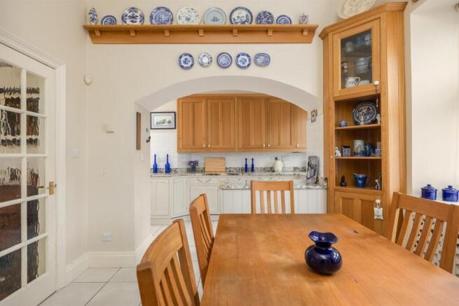 4 bed House for sale Image 7