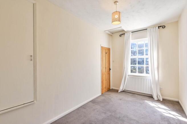 2 bed Terraced to rent Image 5