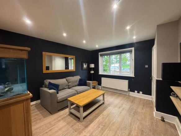 Lounge 1.jpg