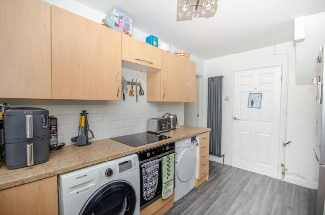 Kitchen pic 2.jpg