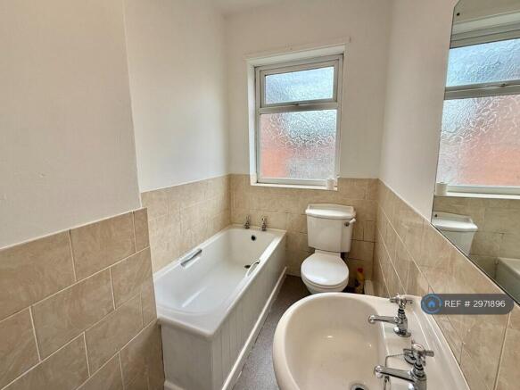 2 bed Terraced to rent Image 12