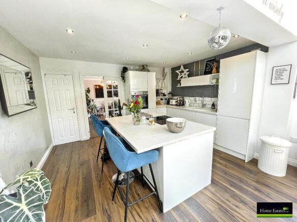 3 bed Terraced for sale Image 4