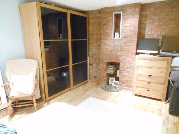 DINING ROOM: