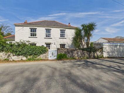 Scorrier, Redruth - Modernised detached character cottage with four bedrooms. Viewing recommended!