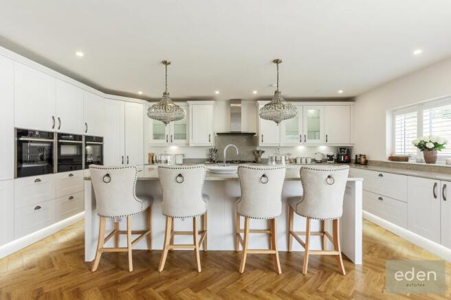 LOUNGE/KITCHEN/DINING ROOM