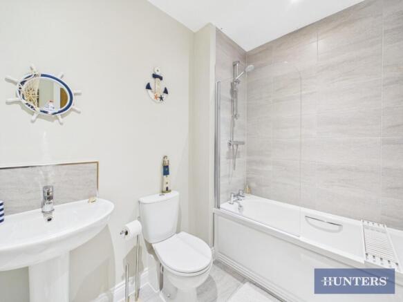 5 bed Detached for sale Image 8