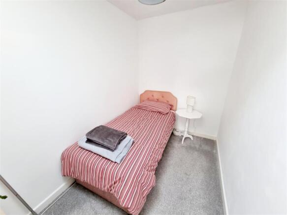 Bed 5.jpg