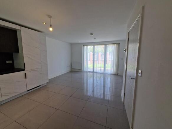 4 bed Detached to rent Image 7