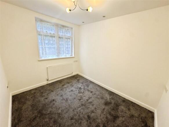 3 bed Flat to rent Image 8