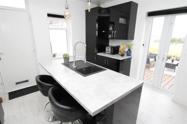 2 bed Semi-Detached for sale Image 8