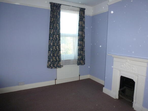 Middle Bedroom