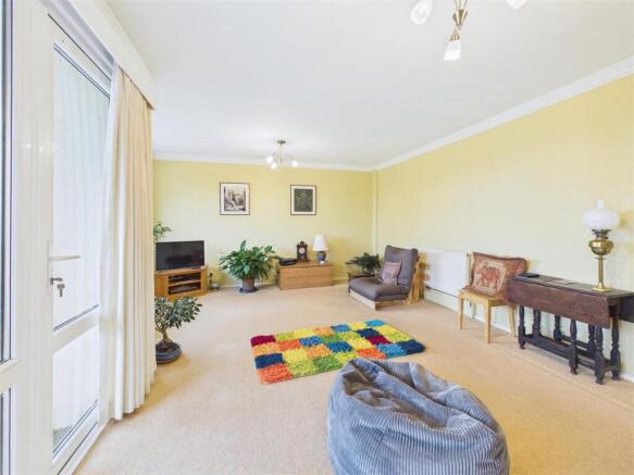 2 bed Flat for sale Image 5