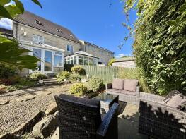 32, Winscar Avenue, Bradford BD6 3WX