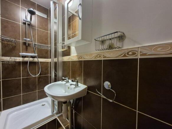 Bathroom 3.jpg