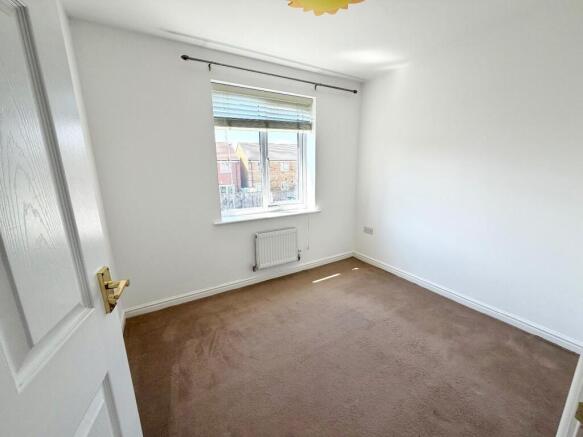 4 bed Semi-Detached to rent Image 6