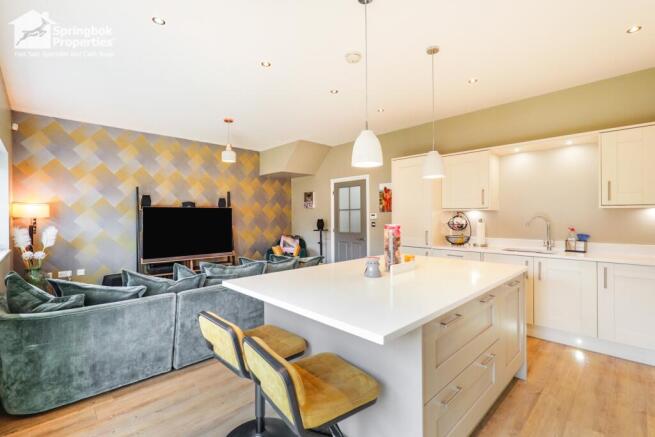 4 bed Semi-Detached for sale Image 4
