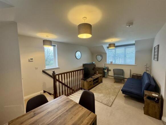 Living / Dining (2/2)