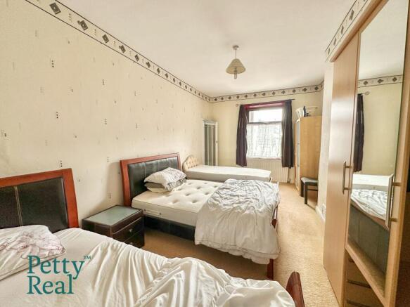3 bed Terraced for sale Image 11