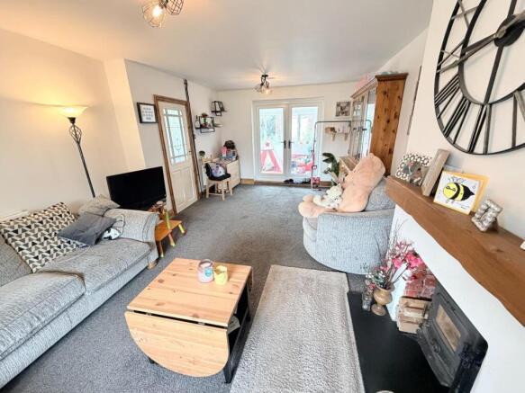 LOUNGE/DINING ROOM