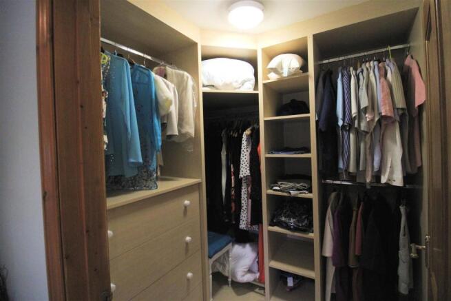 dressing room bed 2