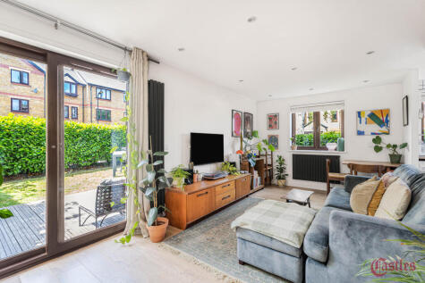 Riverside Close, London