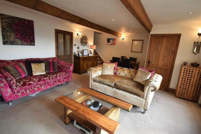 06 13 Cross Hill, Greetland, HX4 8JU lounge.JPG