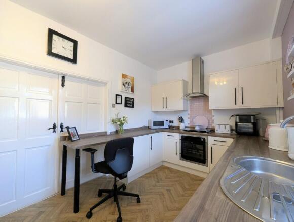 Kitchen & Dining