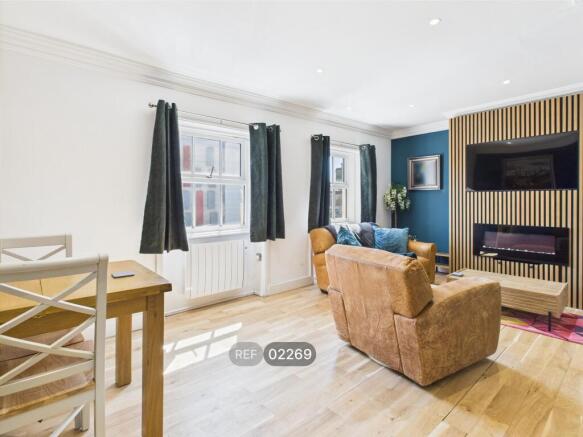 2 bed Apartment to rent Image 4