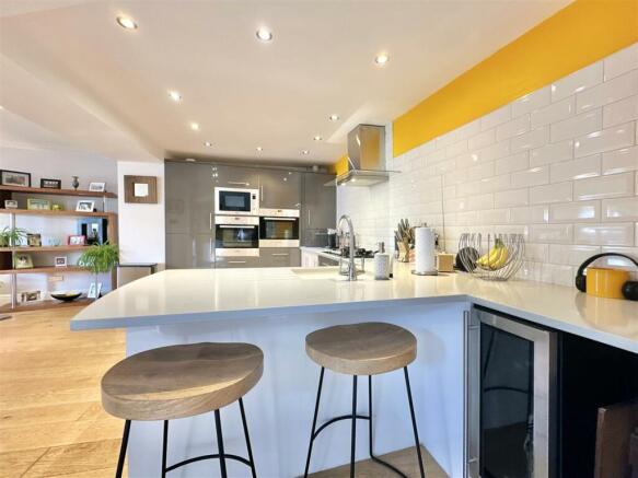 Kitchen_Area.jpg