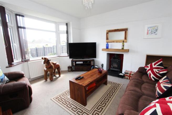 LIVING ROOM.jpg