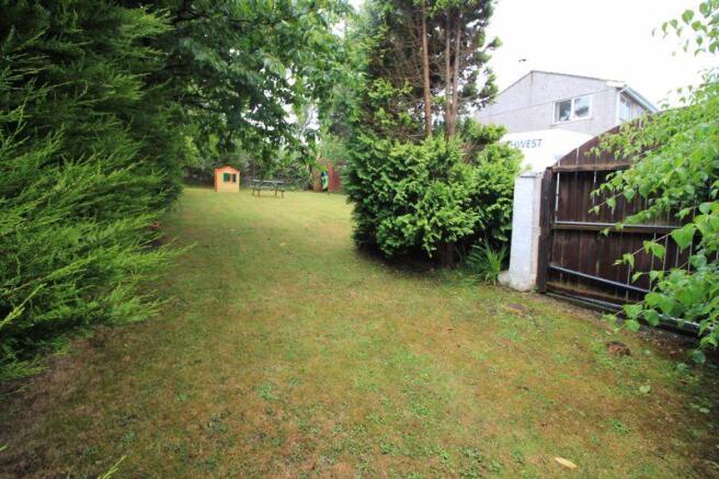 Further garden...