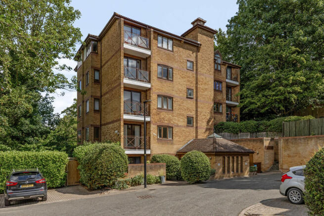 14 Carlton Place,...