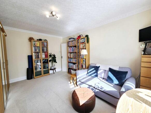 2 bed Flat for sale Image 11