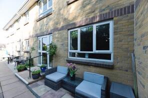 8, 87 Arbrook Court, Clayton Road, Chessington KT9 1NS