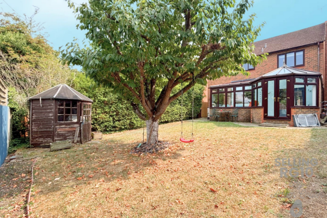 The Hawthorns, Charvil, Reading, Berkshire, RG10 photo 3