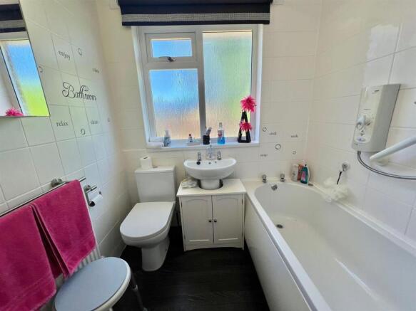 2 bed Semi-Detached Bungalow for sale Image 9