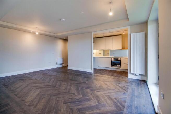 2 bed Flat for sale Image 5