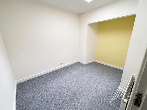 2 bed House to rent Image 5