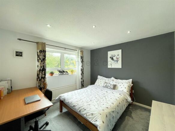 2 BED3.JPG