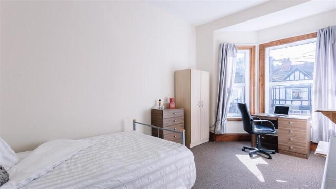 6 bed House Share to rent Image 4