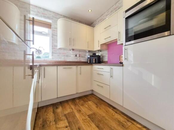 2 bed Semi-Detached Bungalow for sale Image 7