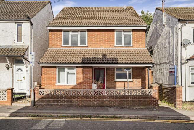 3-bed detached on Regent Street, Milton Keynes, £350,000