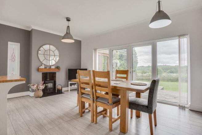 5 bed Detached for sale Image 6