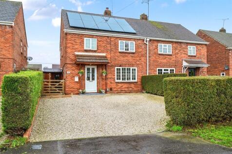 Manor Park Drive, Yateley, Hampshire, GU46