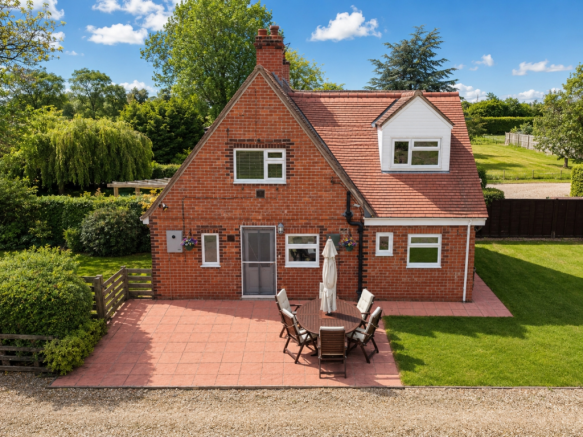 4 bed House for sale Image 9