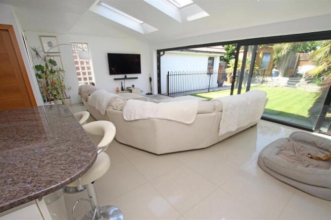 Living area b.jpg