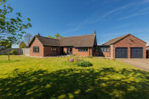 Teal Lodge, Chapel Road, Dereham NR19 2AJ