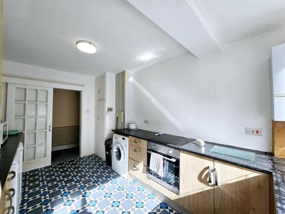 2 bed Flat for sale Image 5