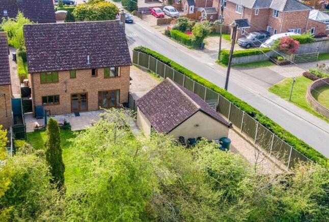1440px1 Oaklands-...